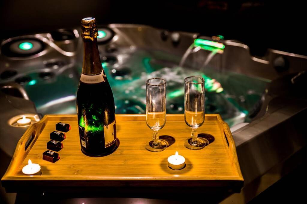 Les Spas Insolites - Le Spa Du Moulin サン・ジュニアン エクステリア 写真