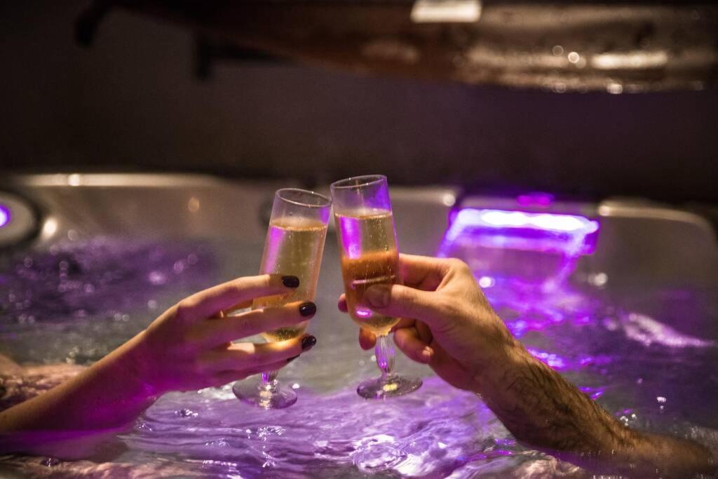 Les Spas Insolites - Le Spa Du Moulin サン・ジュニアン エクステリア 写真