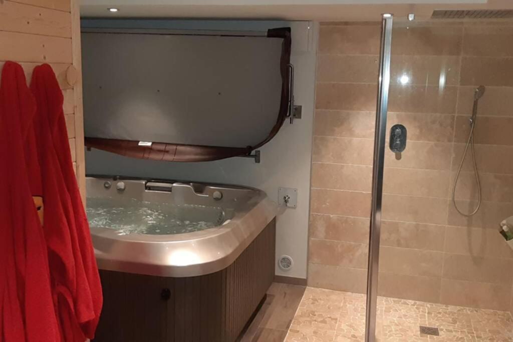 Les Spas Insolites - Le Spa Du Moulin サン・ジュニアン エクステリア 写真