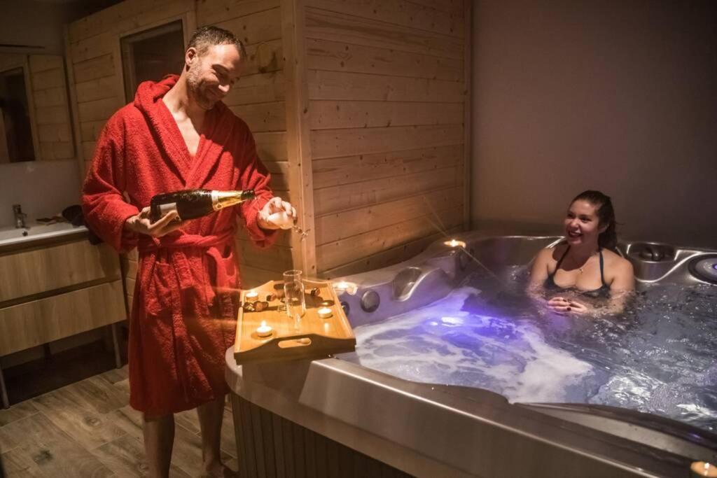 Les Spas Insolites - Le Spa Du Moulin サン・ジュニアン エクステリア 写真